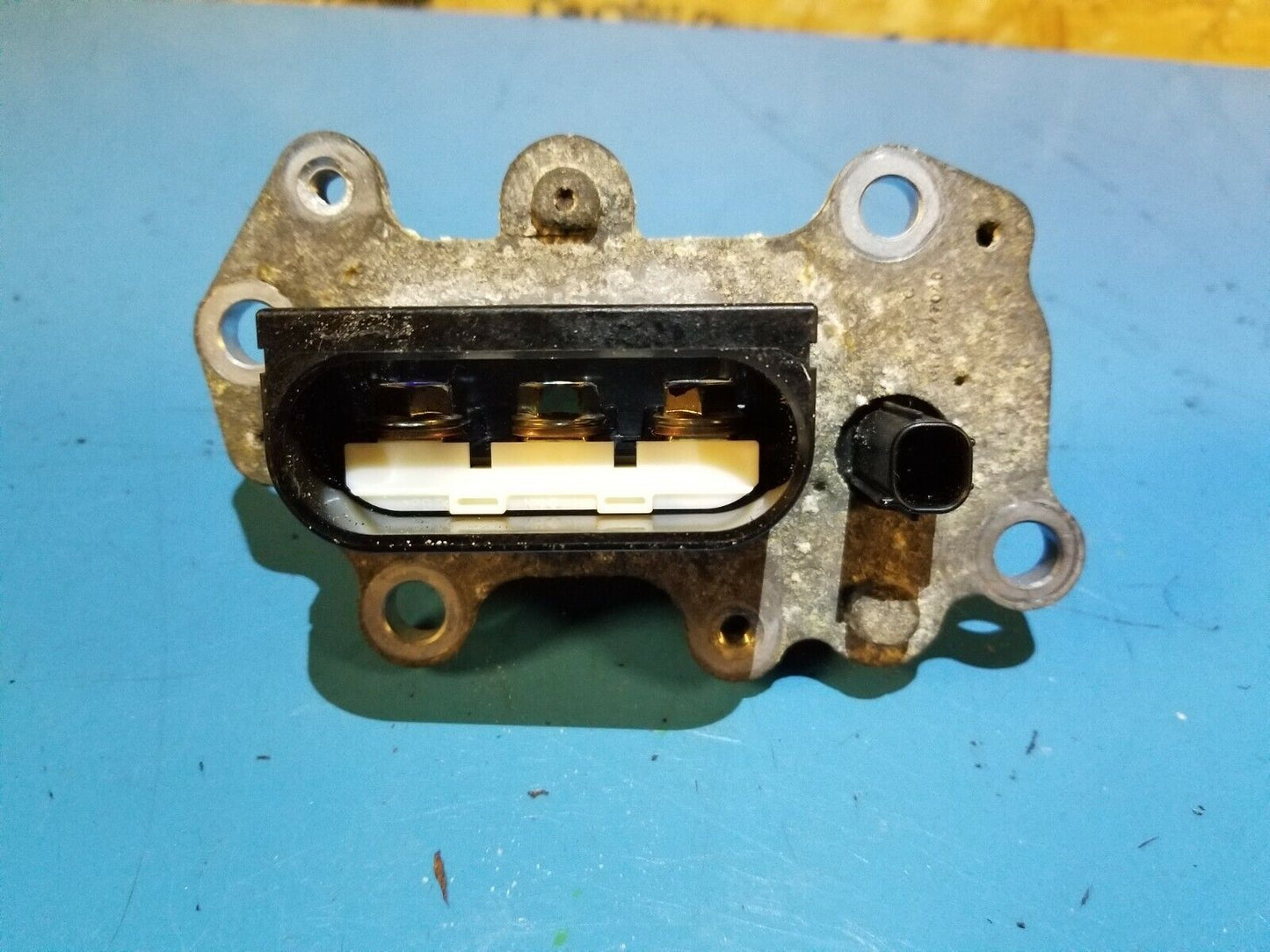 11 12 13 14 15 Lexus CT200h Transmission Plug Conector Bracket OEM