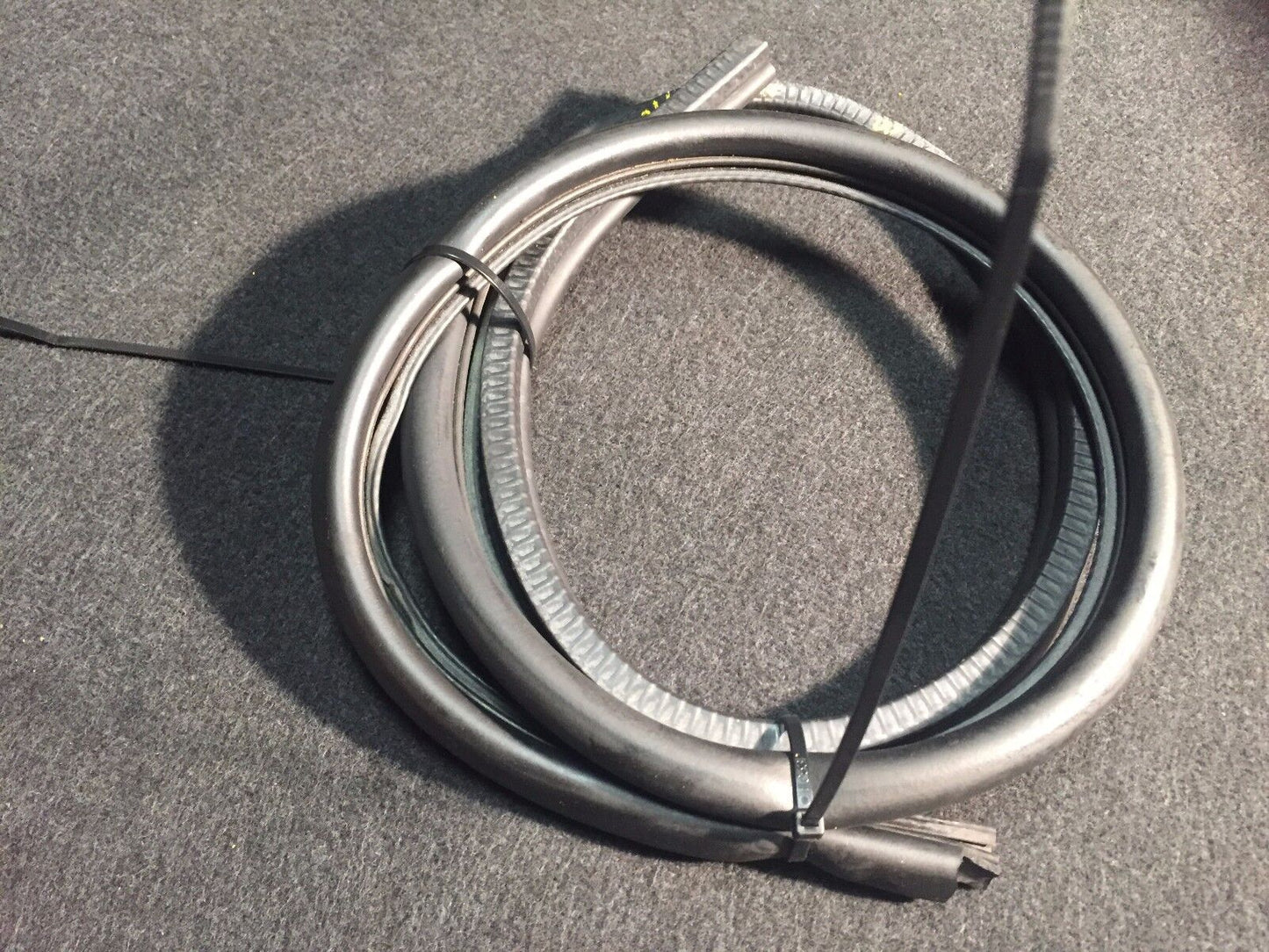 02 03 04 05 BMW 745i 745li E65 E66 Hood Weatherstrip Seal OEM