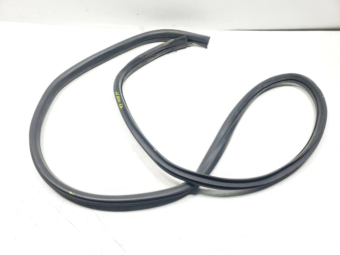 08 09 10 11 12 13 14 Escalade Rear Left Driver Weatherstrip Seal OEM