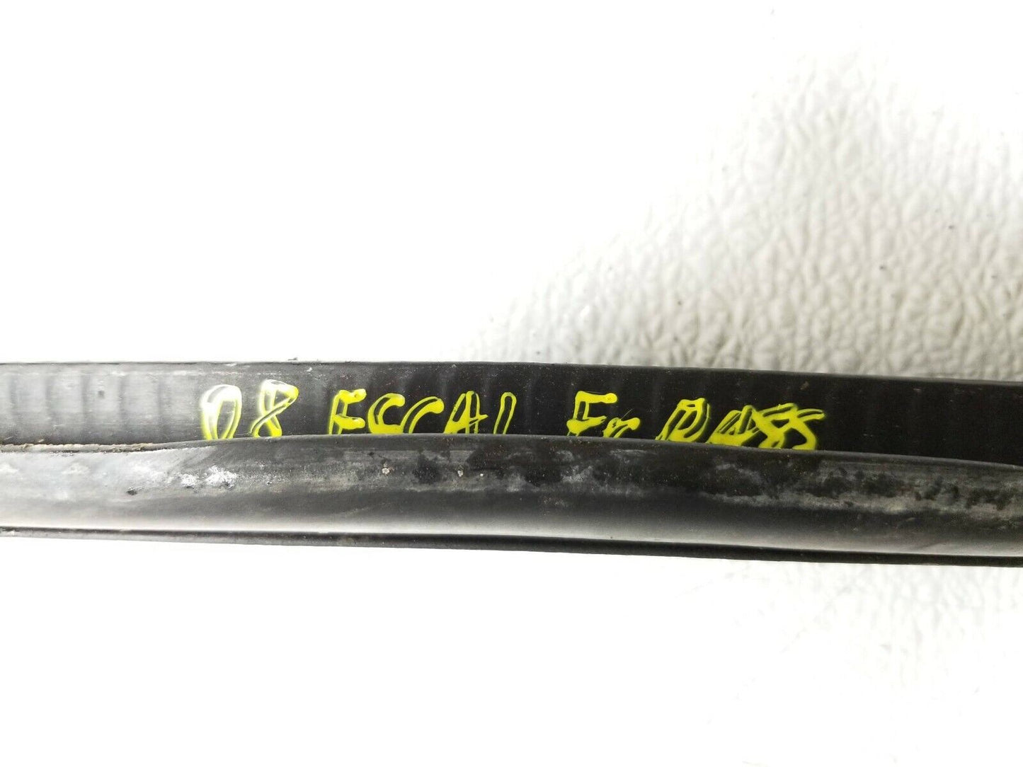 08 09 10 11 12 13 14 Escalade Front Right Pass Weatherstrip Seal OEM