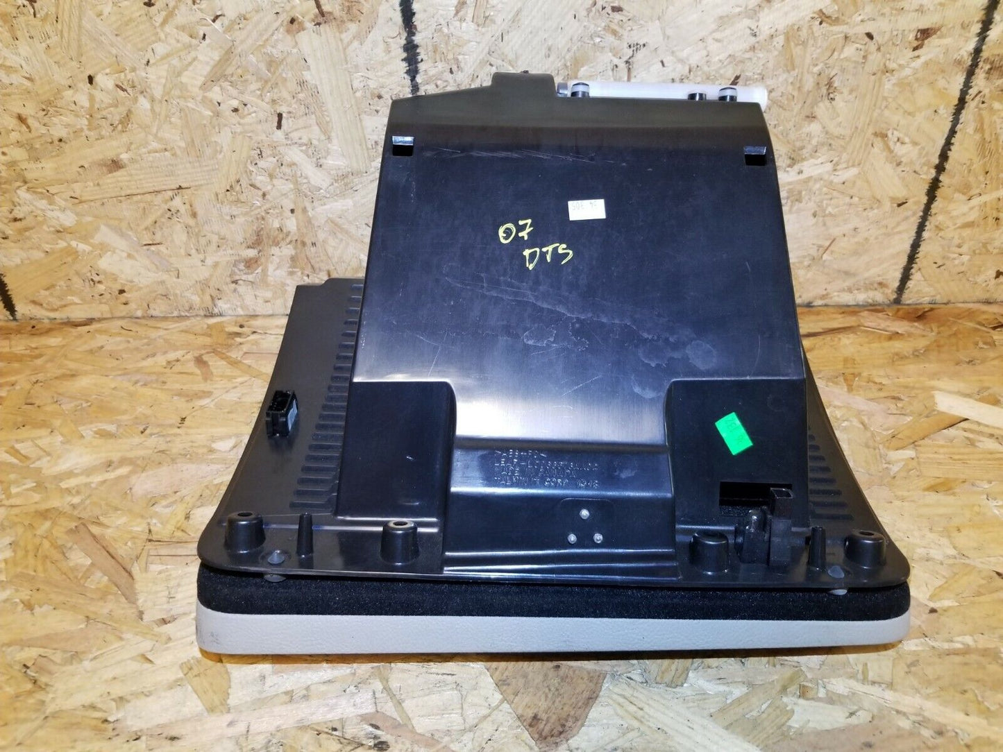 06 07 08 09 10 11 Cadillac DTS Glove Box OEM