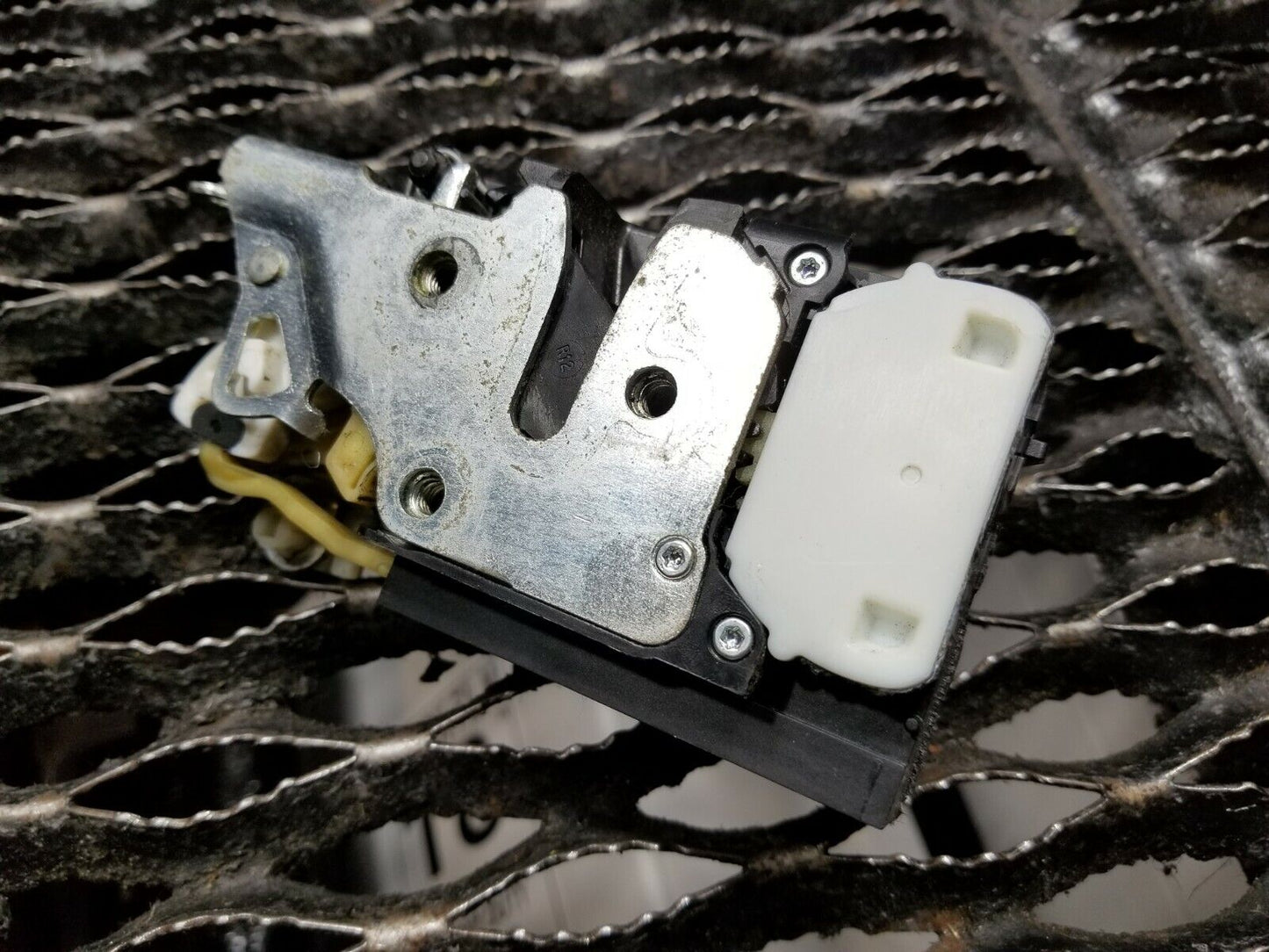 06 07 08 09 10 11 Cadillac DTS Front Right Pass Door Lock Latch Actuator OEM