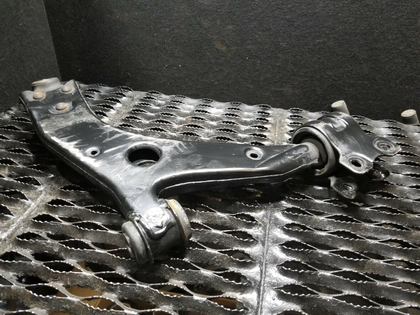 05 06 07 Volvo S40 2.4l Front Lower Control Arm Left Driver Side OEM