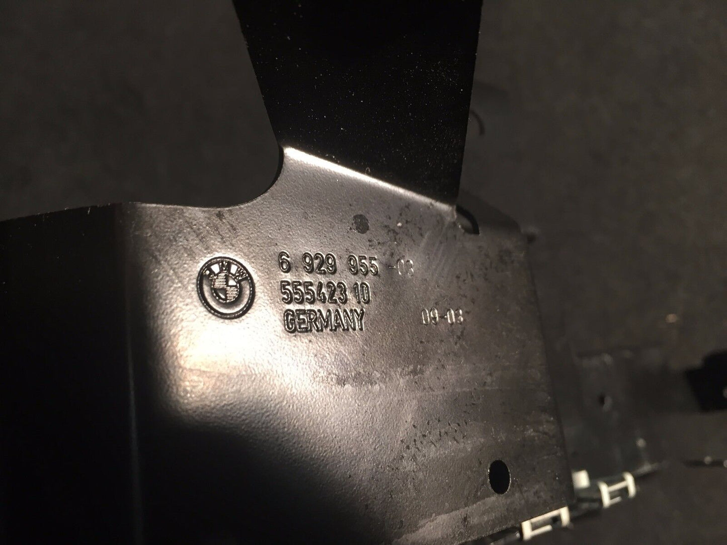 02 03 04 05 BMW 745i E65 Trunk Base Support Mount Bracket OEM 6929955