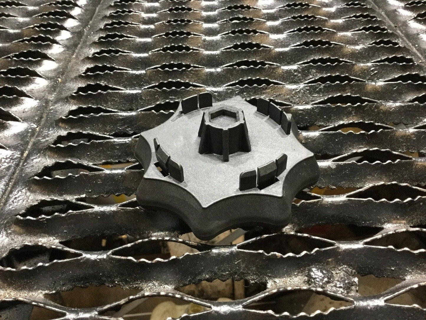 04 05 06 07 08 09 Porsche Cayenne S 7l - Spare Tire Holder / Tie Down Handle