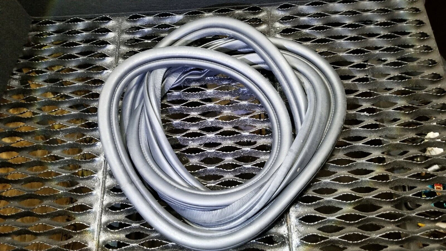 10 11 12 Lincoln MKT Rear Left Driver Side Door Weatherstrip Seal OEM