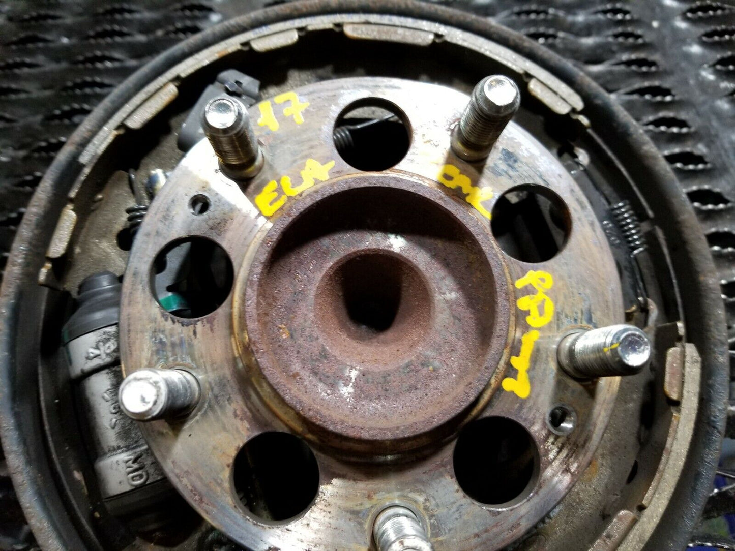 17 18 Hyundai Elantra 2.0l Rear Right Pass Side Spindle Knukle Wheel Hub OEM