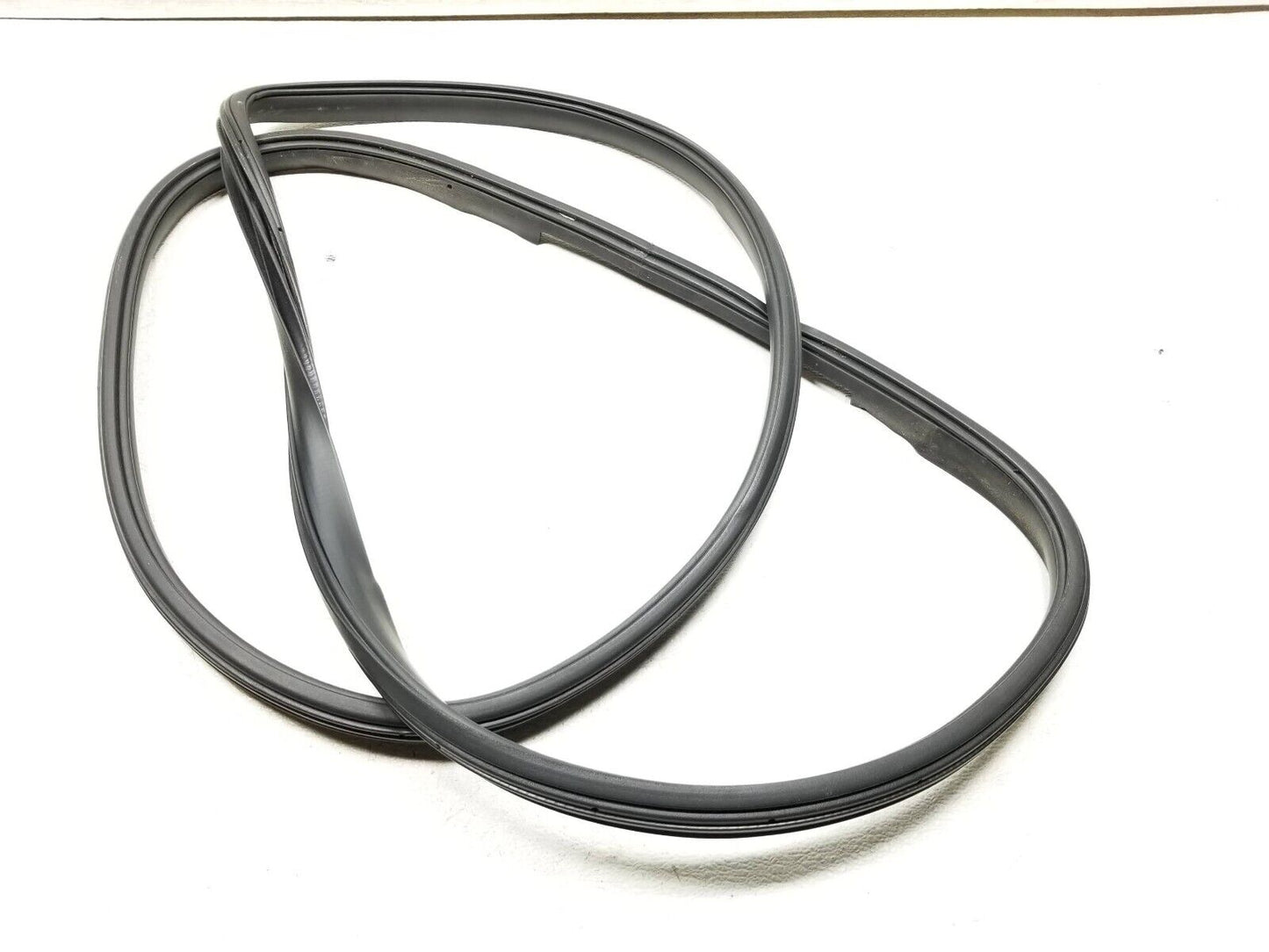 2007 - 2014 Lincoln Navigator Front Right Pass Door Weatherstrip Seal OEM