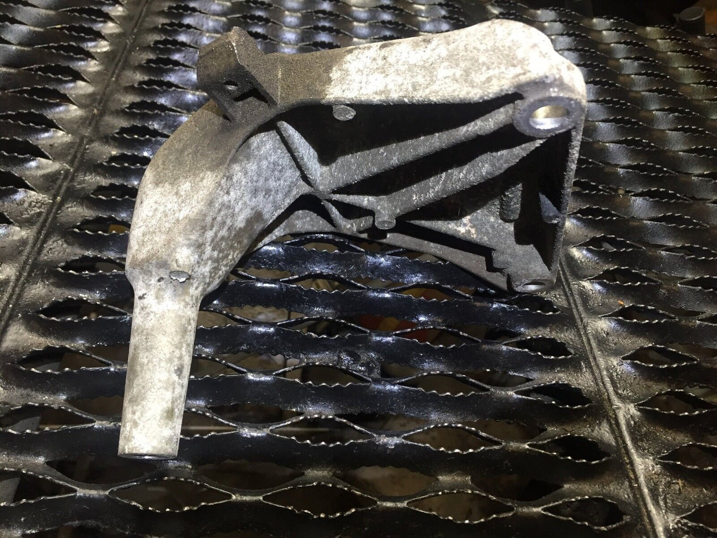 04 05 06 07 Audi A8 D3 4.2l Right Pass Engine Motor Mount Bracket OEM