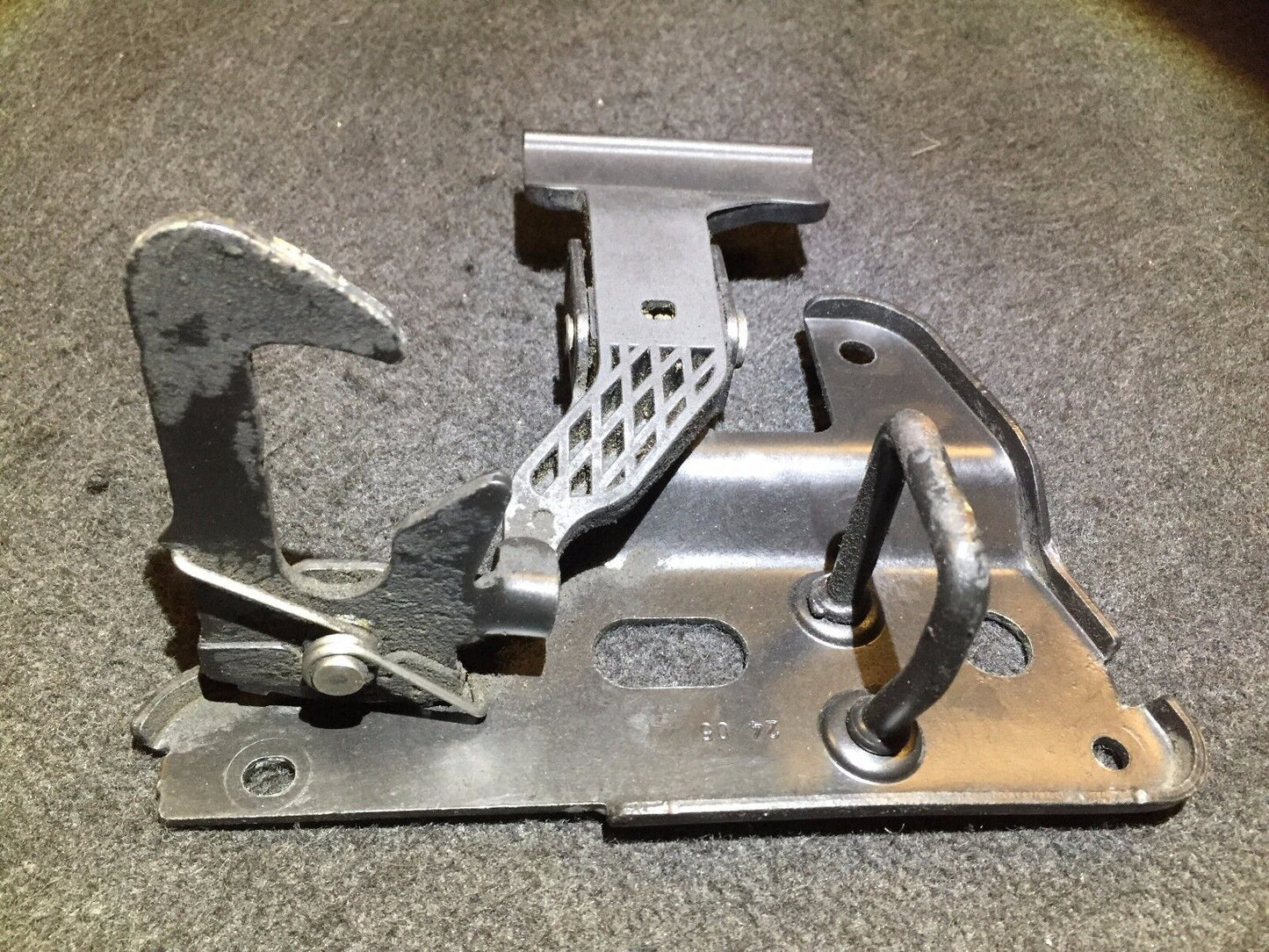 05 06 07 08 Audi A6 C6 Hood Safety Catch Lock 4f0823480a OEM