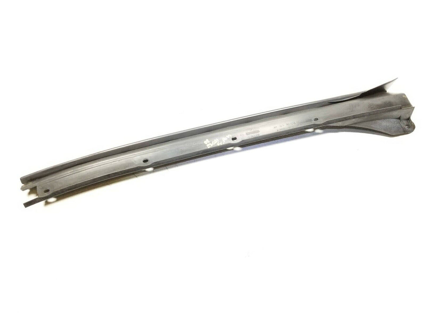 08 09 10 11 12 13 14 Escalade Front Right Pass Door Reveal Molding OEM