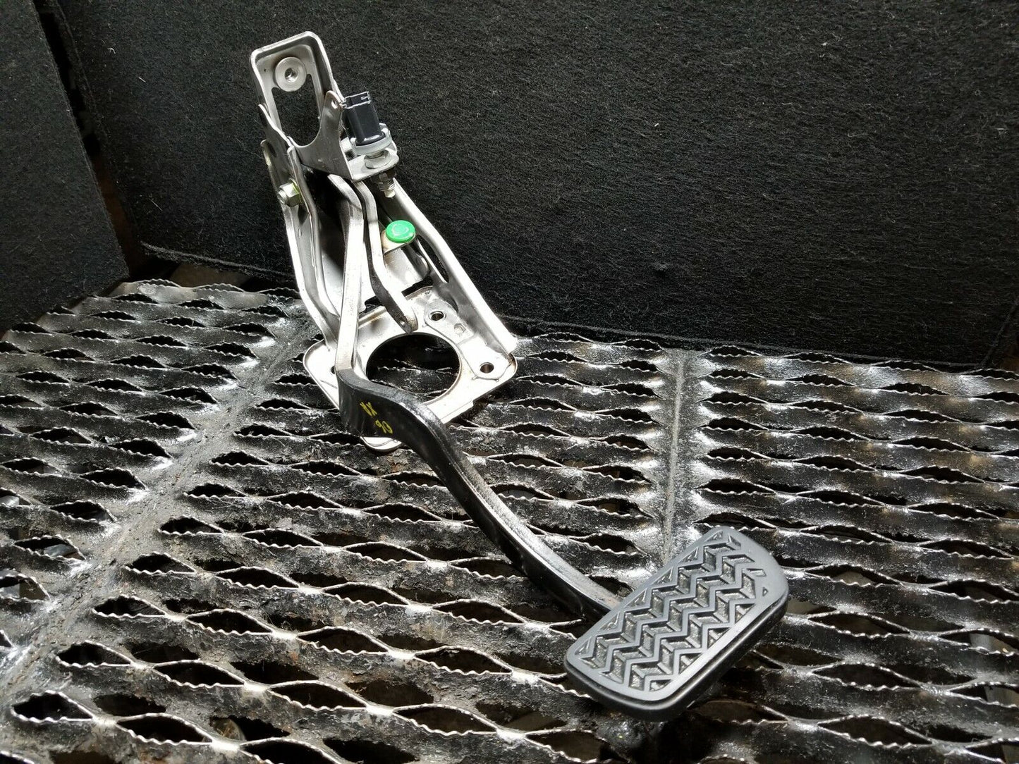 2004 2005 2006 Scion Xa Brake Pedal OEM