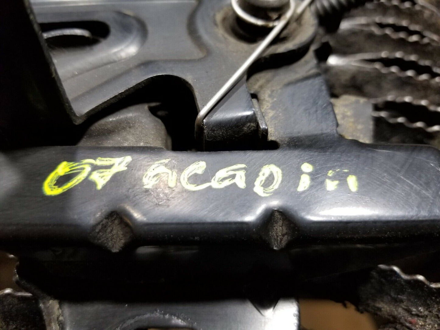 07 08 09 10 11 12 GMC Acadia Hood Latch W/ Sensor 1591180 OEM