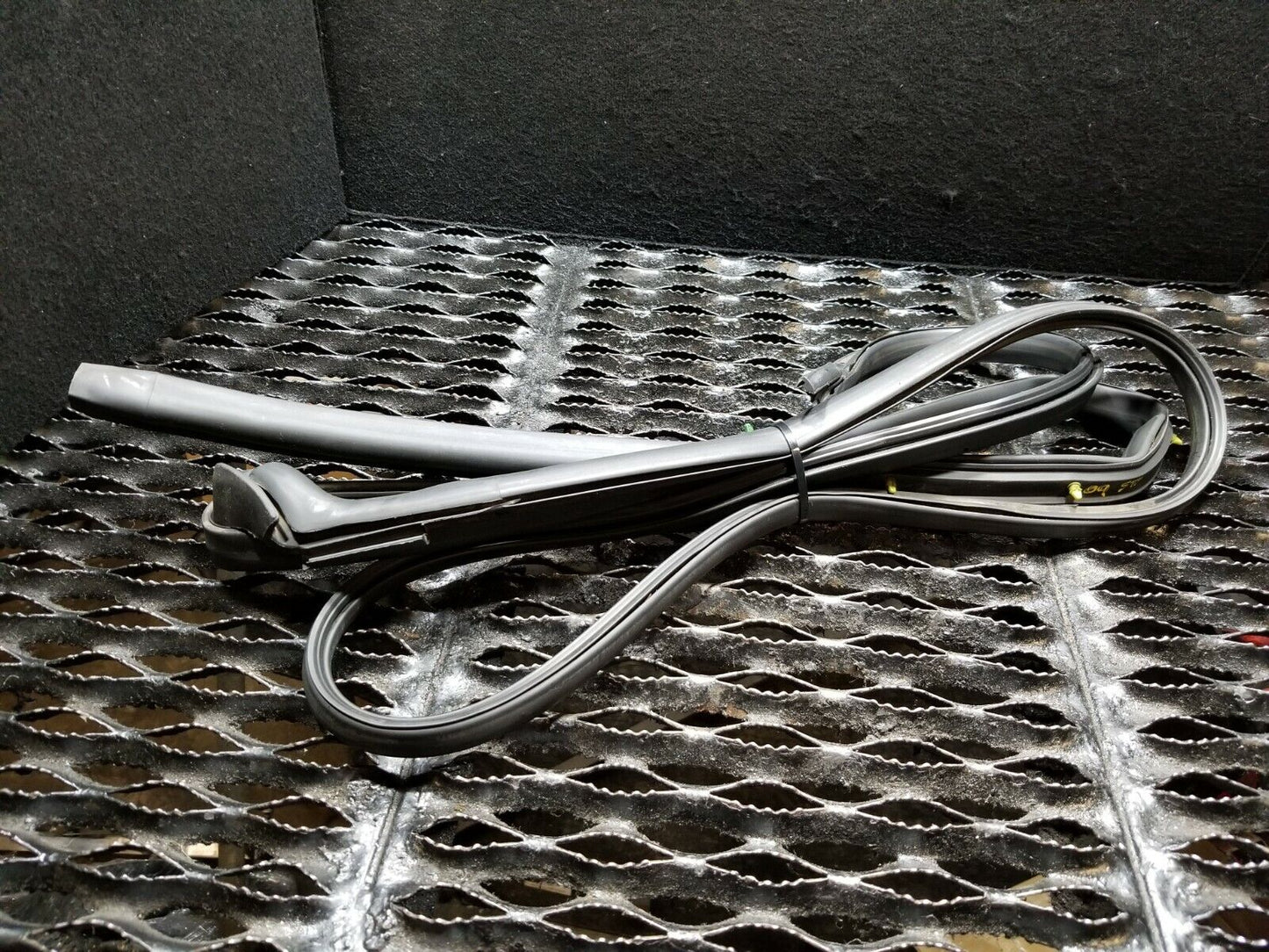 06 07 08 09 Cadillac STS Rear Right Passenger Door Inner Weatherstrip Seal OEM