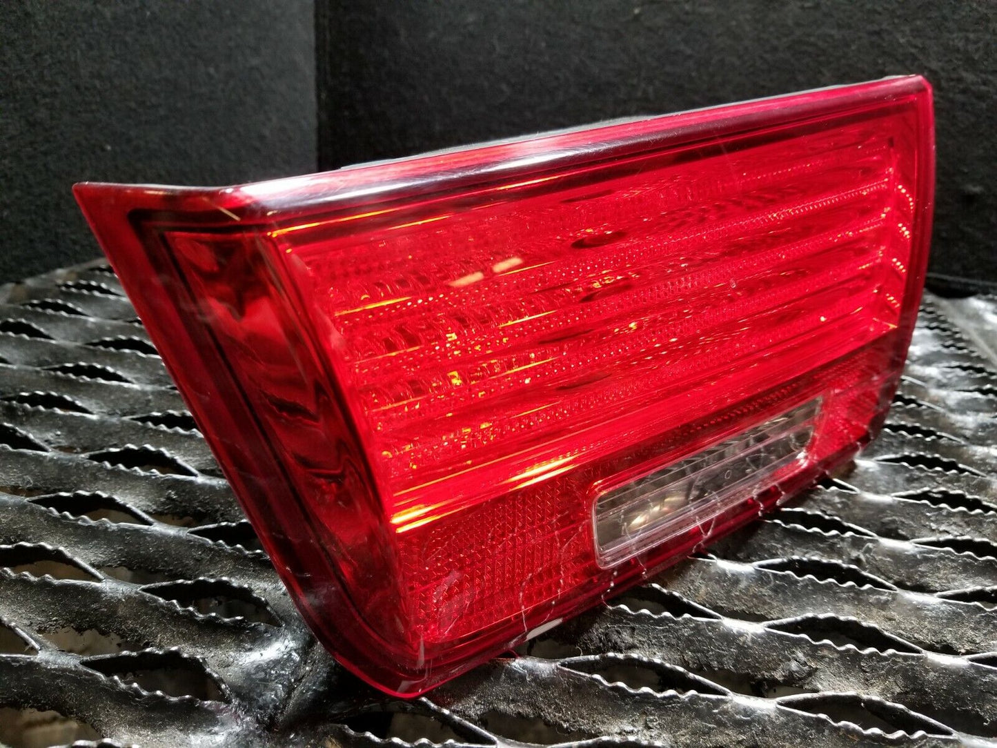 06 07 08 09 10 Hyundai Sonata Right Passenger Side Inner Tail Light OEM