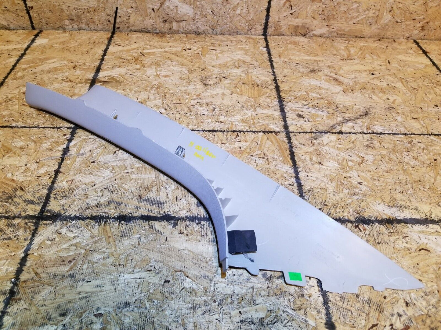 07 - 12 Dodge Caliber Windshield Trim A-pillar Front Passenger Side Right OEM