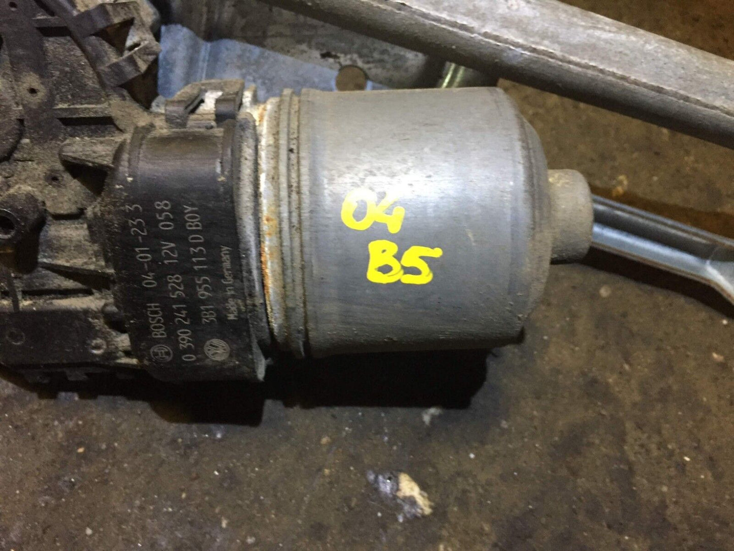 02 03 04 05 Volkswagen Passat Windshield Wiper Motor Transmission OEM D23