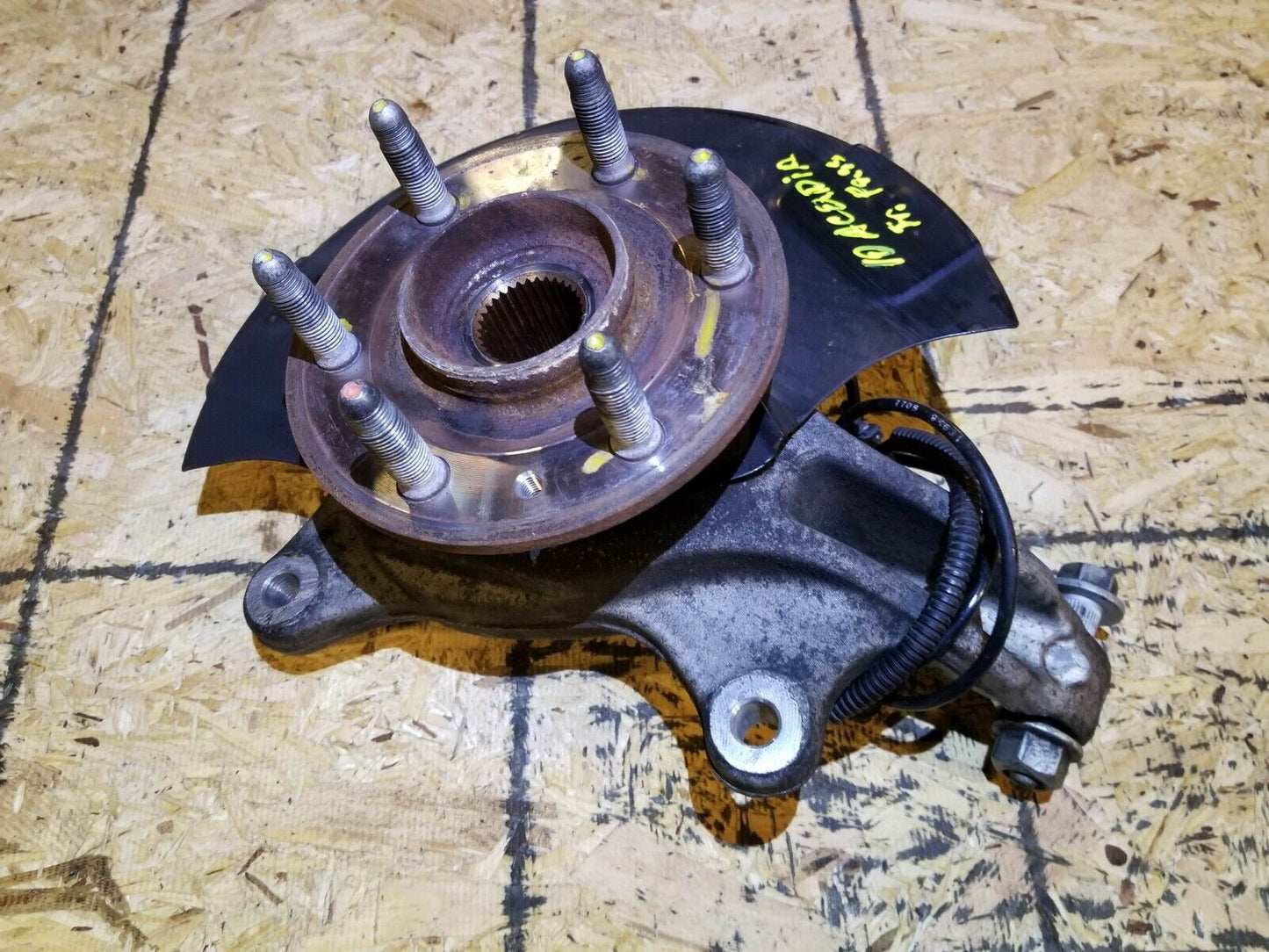 13 14 15 GMC Acadia Passenger Right Front Spindle Knuckle OEM