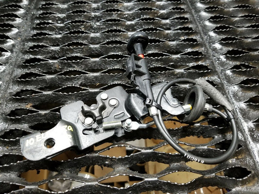 2007 - 2010 Hyundai Elantra Rear Seat Folding Lock Seat Latch Driver Side OEM