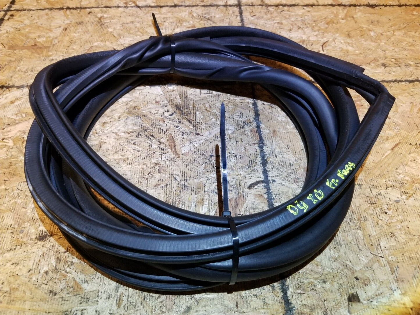 08 09 10 Scion Xb Front Right Passenger Door Weatherstrip Seal OEM