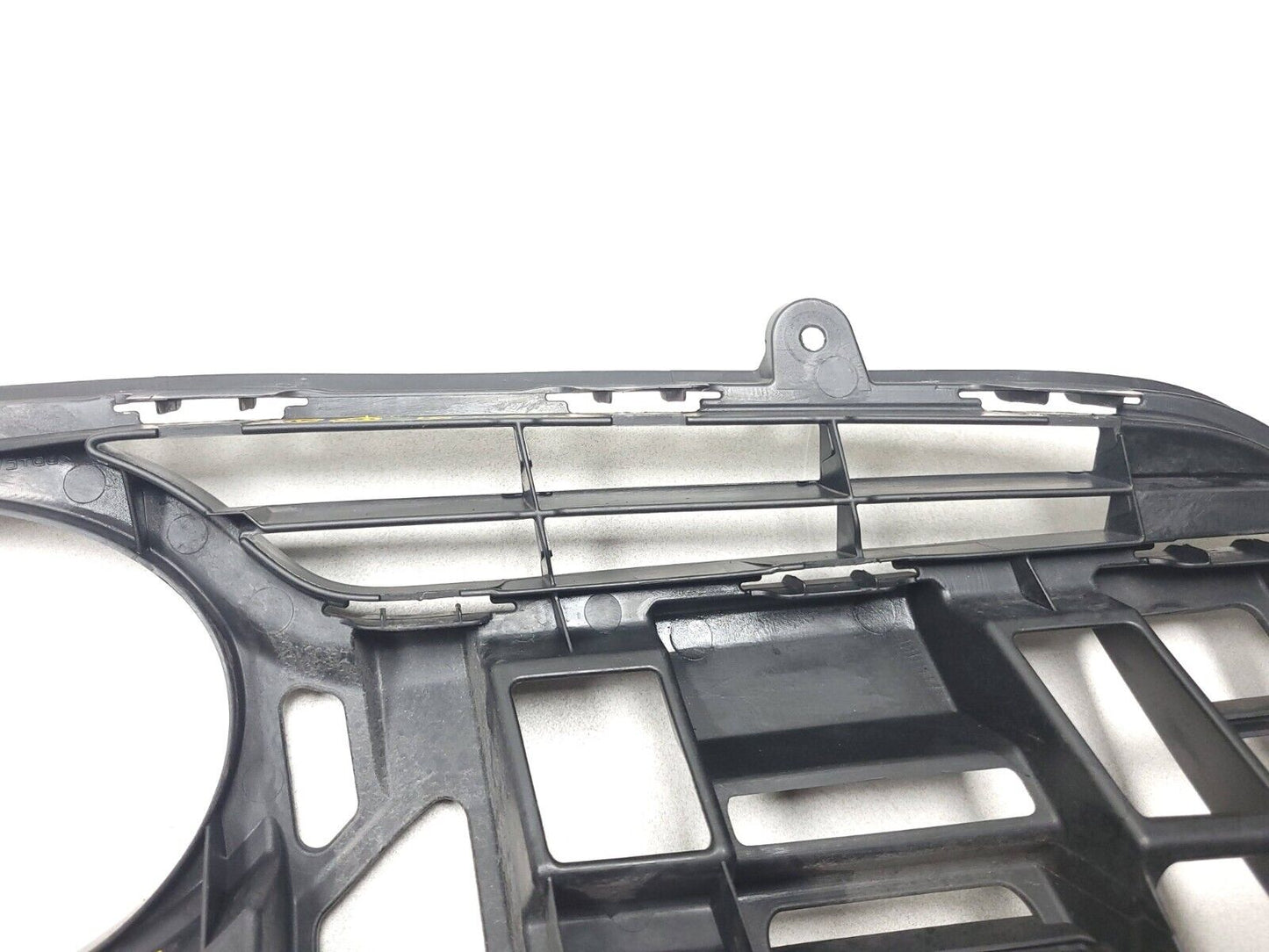 10 11 Toyota Prius Front Bumper Center Radiator Grille 53111-47020 OEM