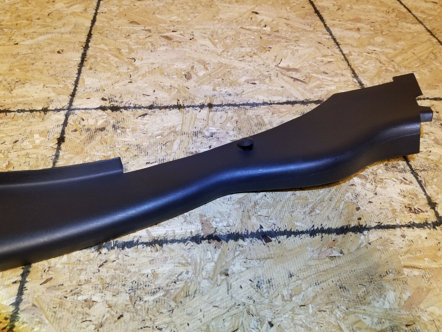 07 08 09 10 11 Lincoln Town Car Rear Left Driver Side Kick Panel Trim OEM