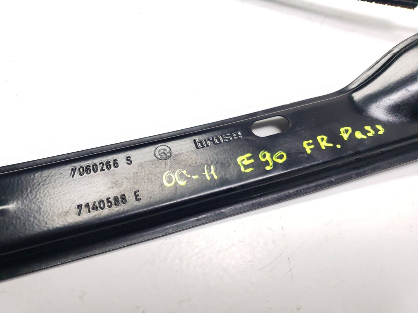 06 - 11 BMW E90 328i 330i 335i Front Window Regulator & Motor Passenger Rh OEM