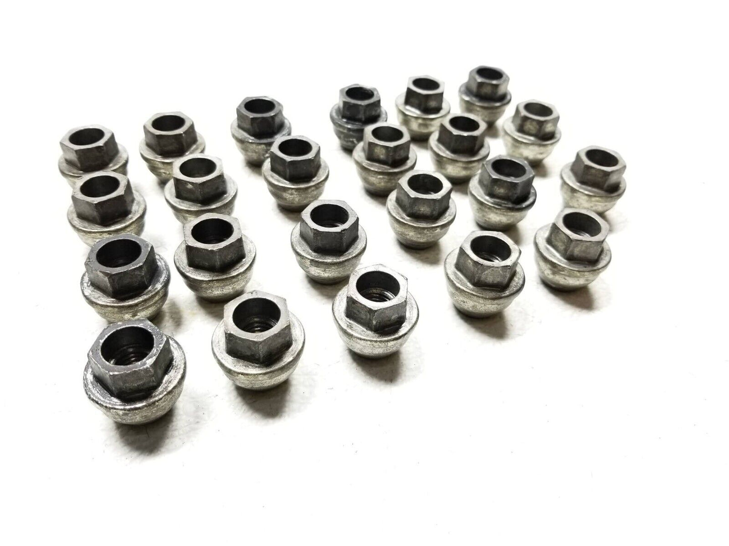2007 - 2014 Lincoln Navigator Wheel Lug Nut 23pcs  OEM