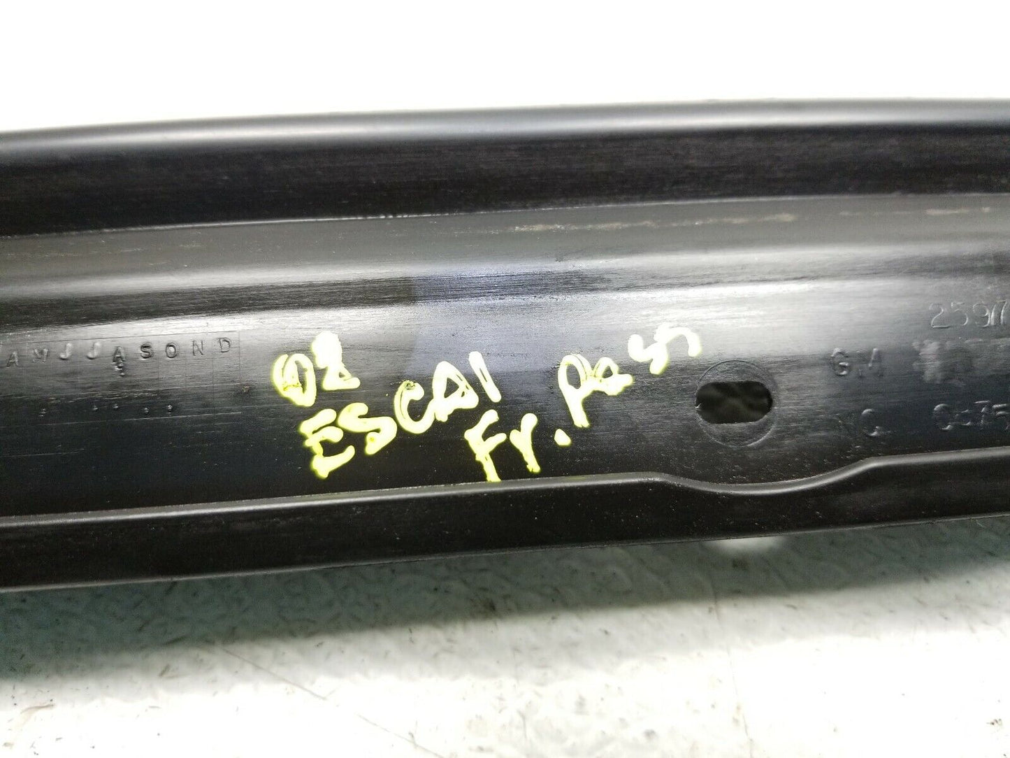 08 09 10 11 12 13 14 Escalade Front Right Pass Door Reveal Molding OEM