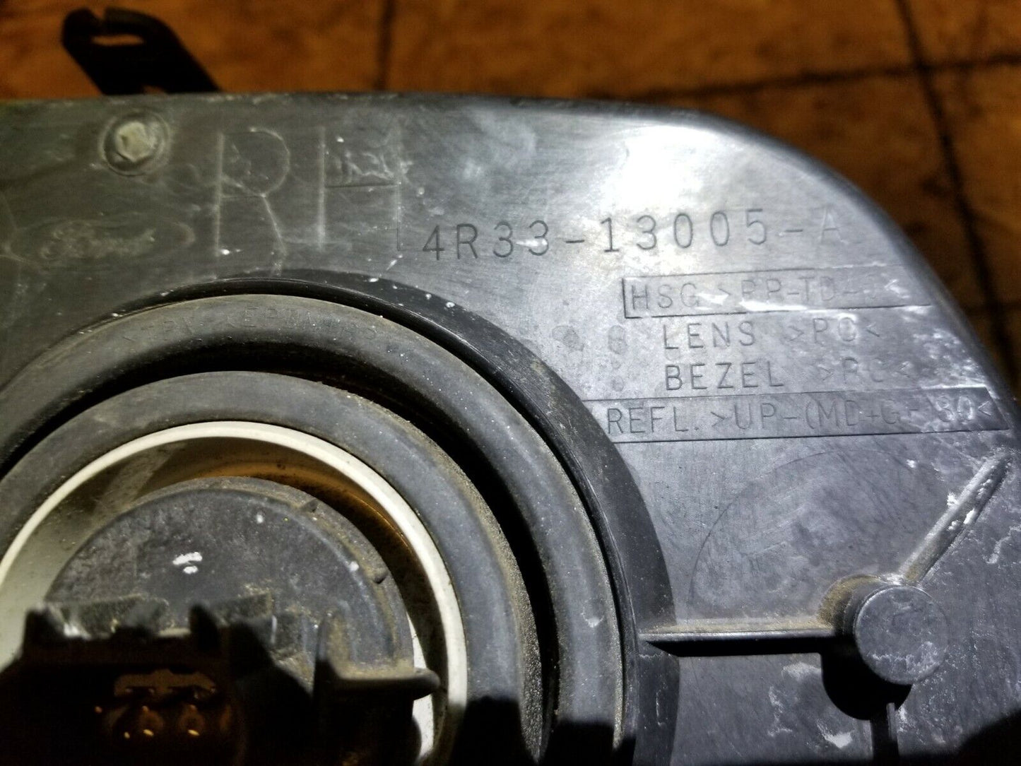 05 06 07 08 09 Ford Mustang Headlight Right Passenger Side OEM