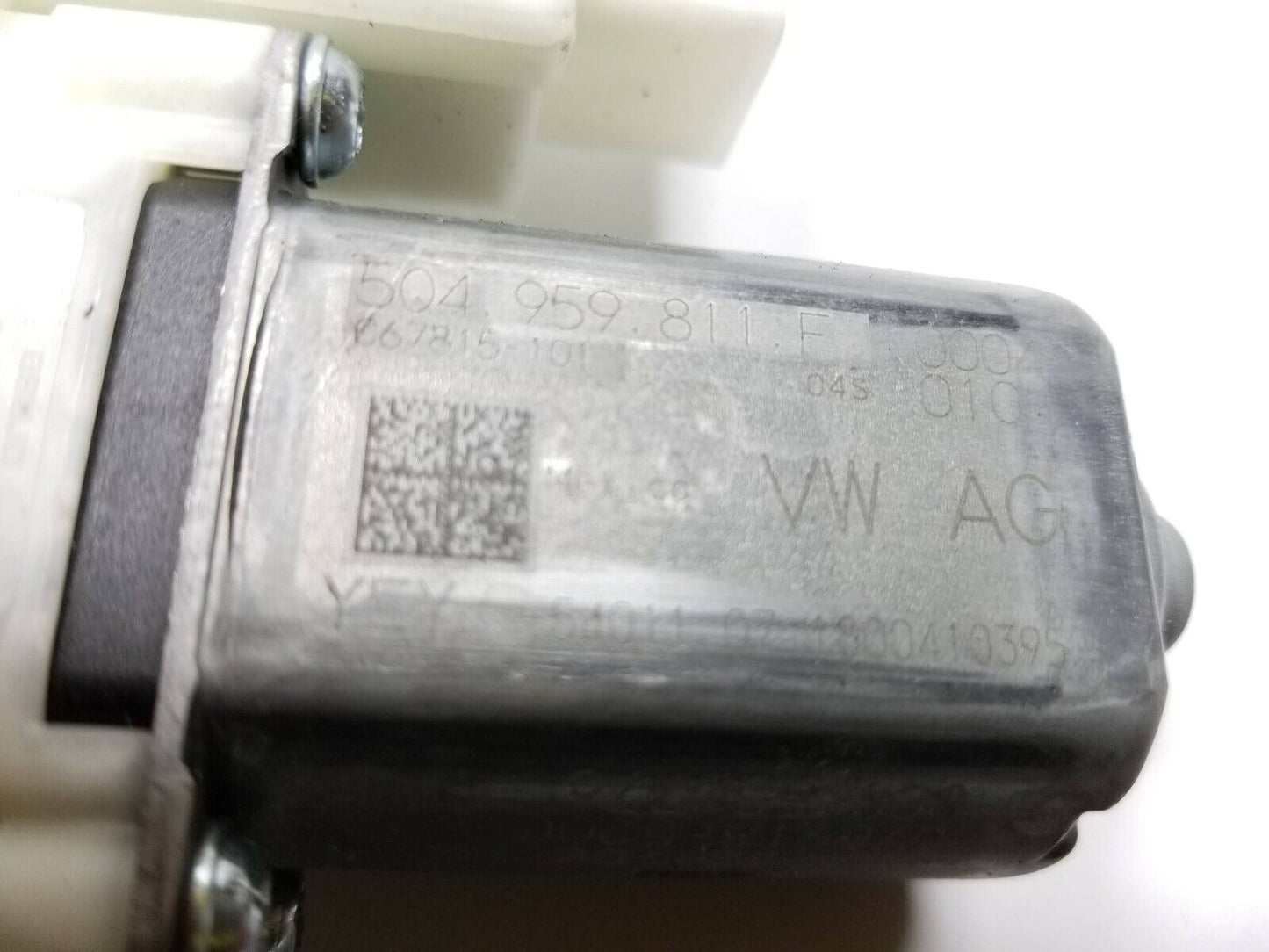 19 20 21 Volkswagen Jetta Rear Left Driver Side Window Motor 5q4959811f OEM