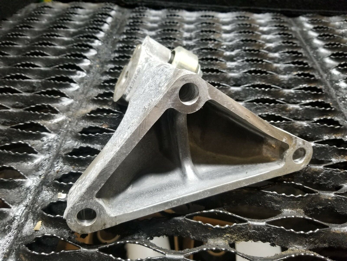 15 16 17 Subaru Legacy 2.5l Engine Mount Bracket Right Pass Side OEM 10k
