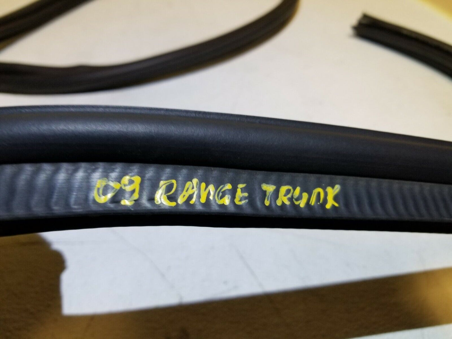 06 07 08 09 Range Rover Sport Rear Trunk Tailgate Weatherstrip Seal OEM