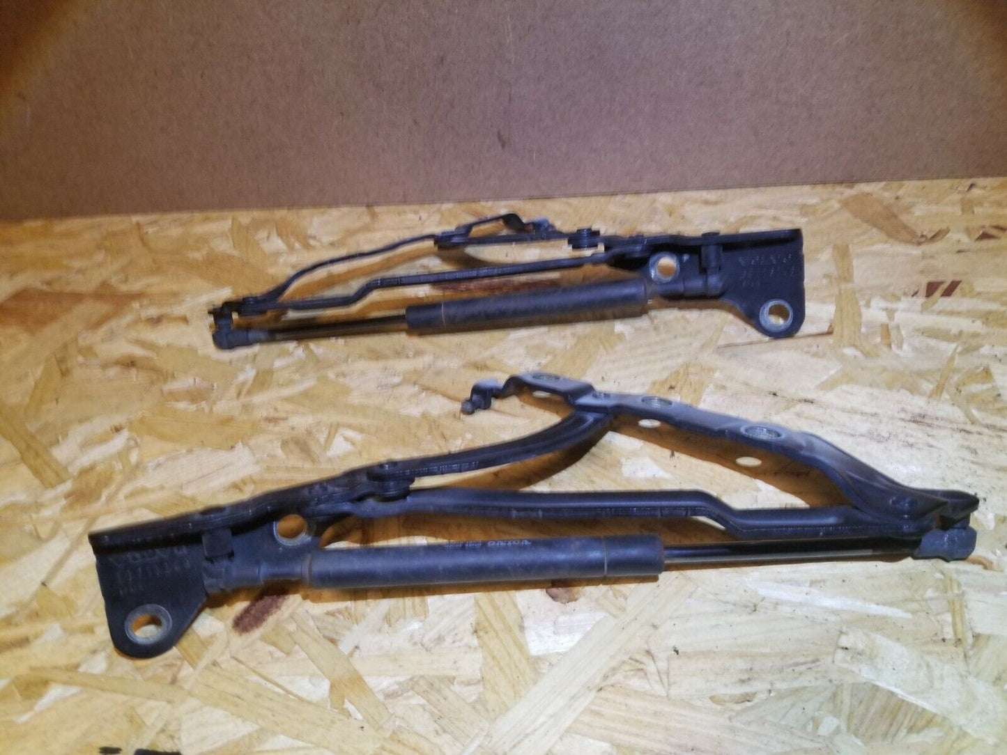 05 06 07 Volvo S40 Trunk Hinge (pair) OEM