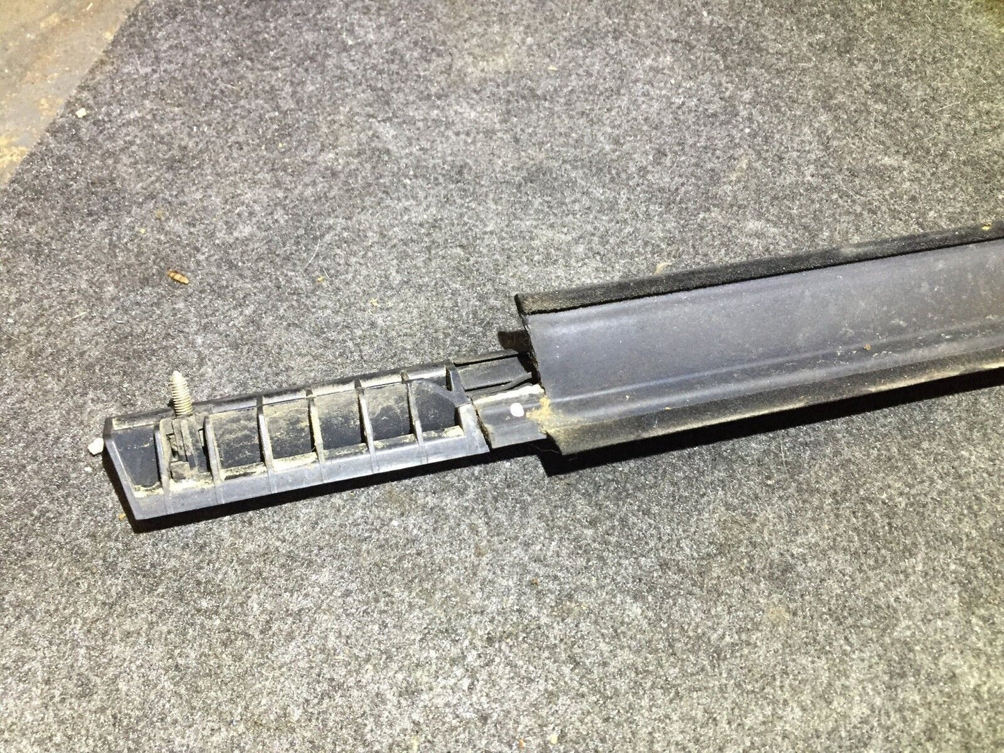 04 -11 Lincoln Town Car Rear Left Door  Window Exterior Trim Bezel Moulding OEM