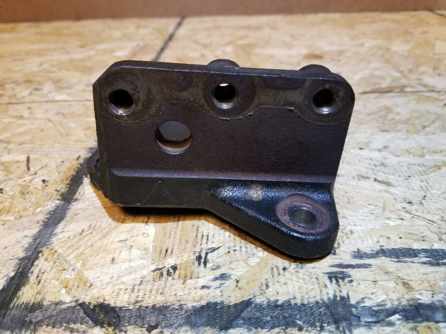 07 08 09 10 Chrysler Sebring 2.4l Engine Mount Btacket OEM