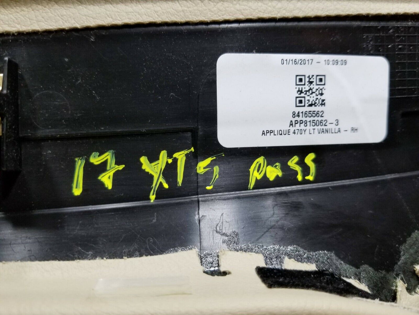 17 18 19 20 Cadillac Xt5 Front Floor Console Trim Right Passenger Side OEM 34k