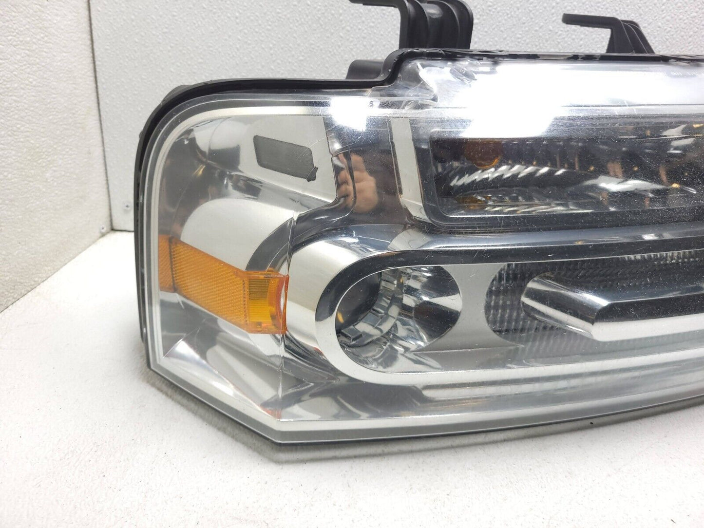 2007 - 2014 Lincoln Navigator Headlight Xenon Right Passenger Side OEM