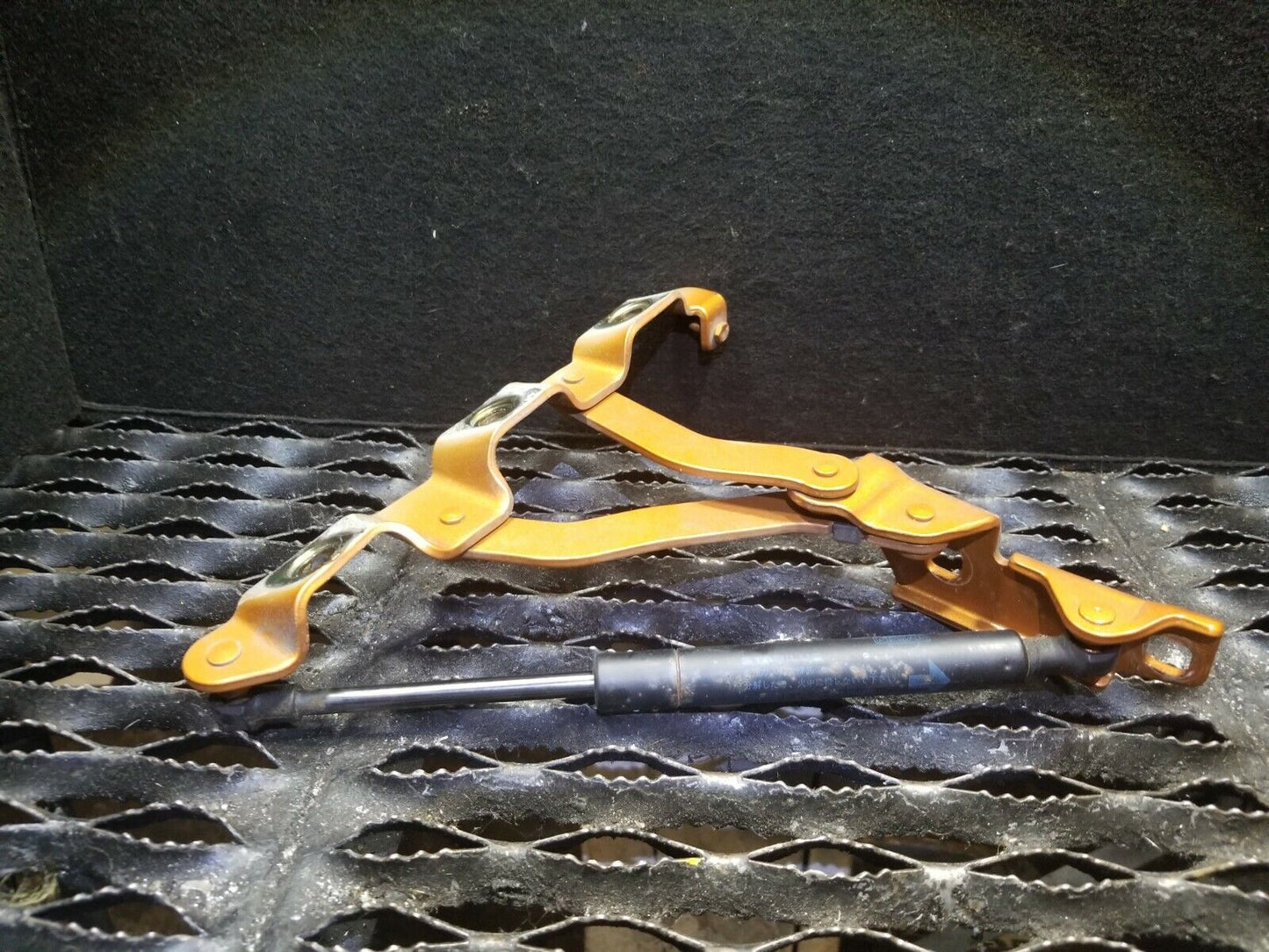 04 05 Nissan 350z Convertible Trunk Lid Hinge W/ Shock Strut (pair) OEM