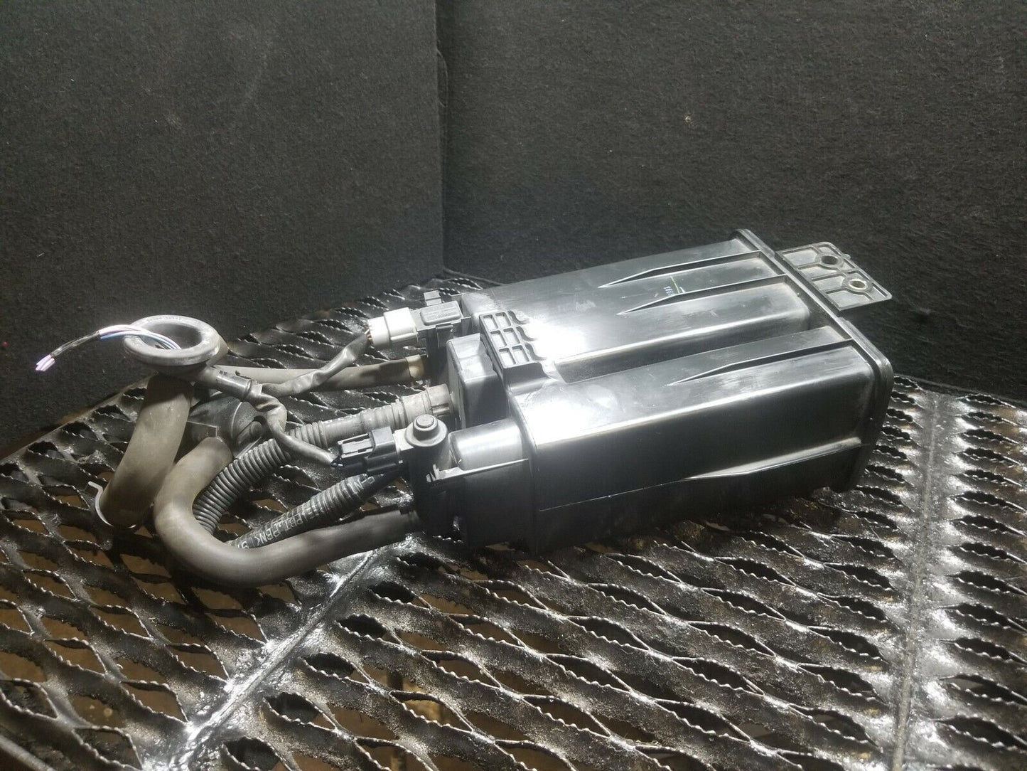 2009 2010 2011 2012 13 Nissan Cube Fuel Vapor Charcoal Canister 14950 Et000 OEM