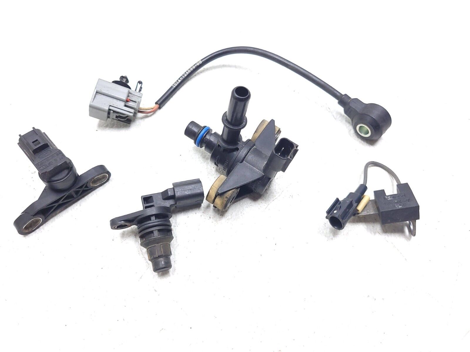 わかぼん 13 14 15 16 Ford Fusion Knock Crank/camshaft Sensor Vapor