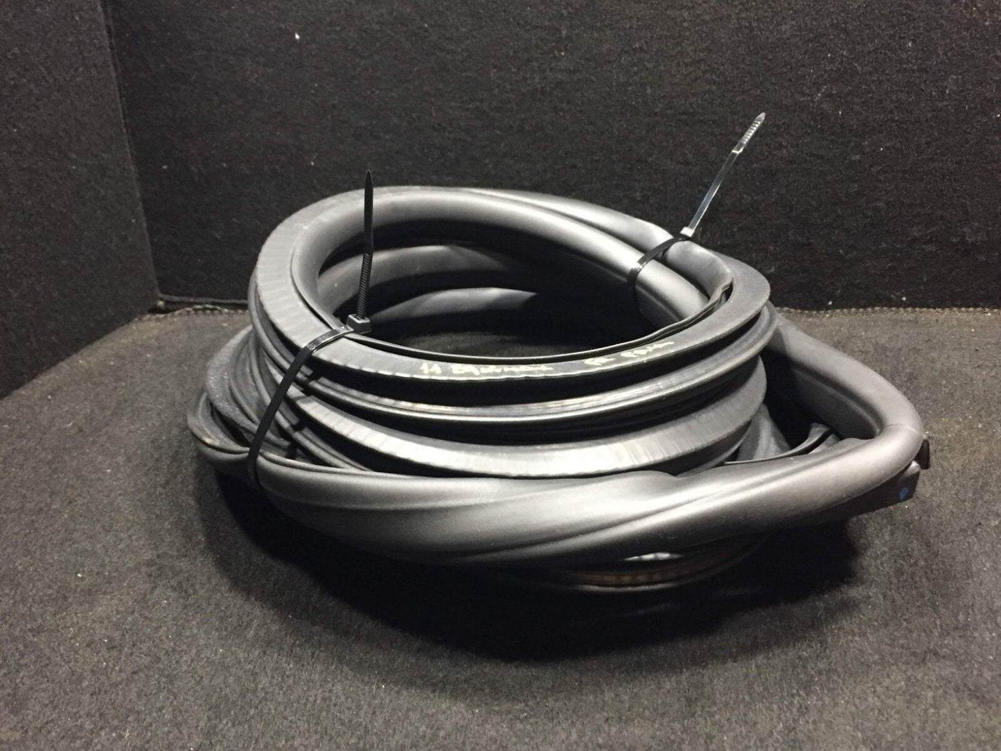 10 11 12 13 Chevrolet Equinox Front Right Pass Door Weater Stirp Seal OEM