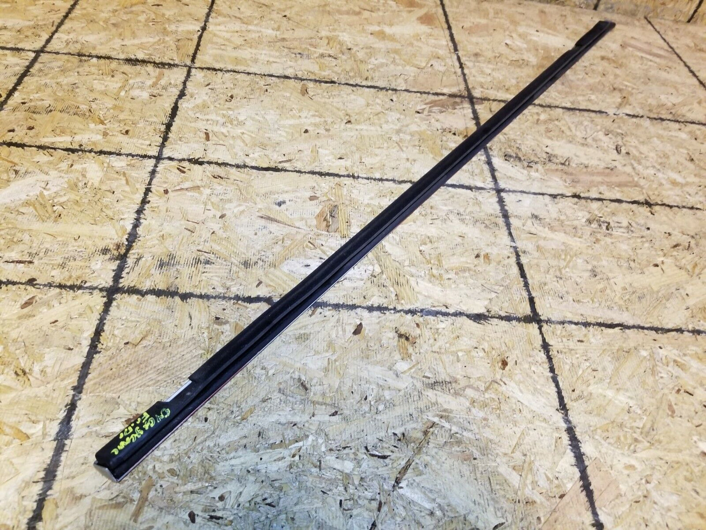 04 05 06 Porsche Cayenne Front Left Driver Door Window Seal Belt Molding OEM