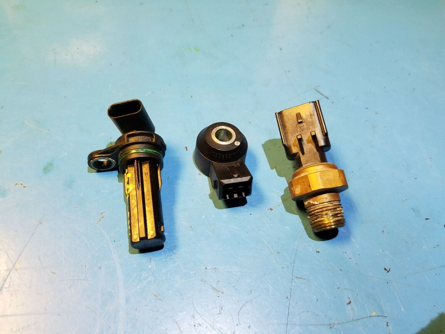14 15 16 17 Jeep Cherokee 2.4l Camshaft Knock Oil Pressure Sensor 3pcs OEM