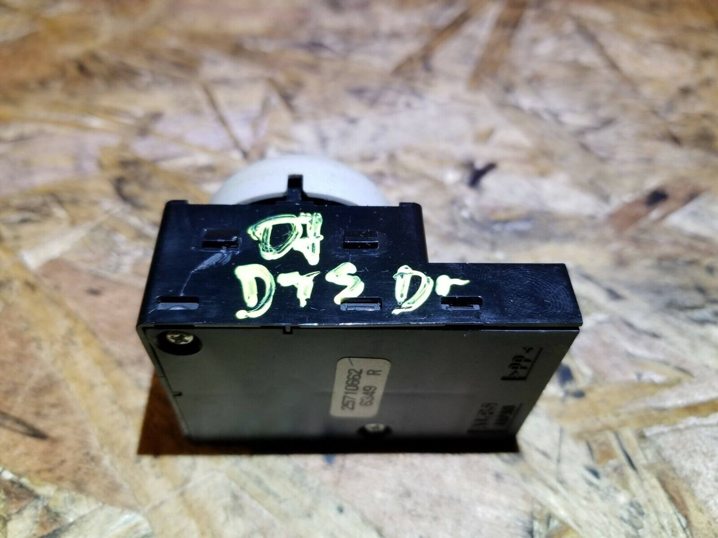07 08 09 10 11 Cadillac DTS Front Left Driver Seat Control Switch OEM