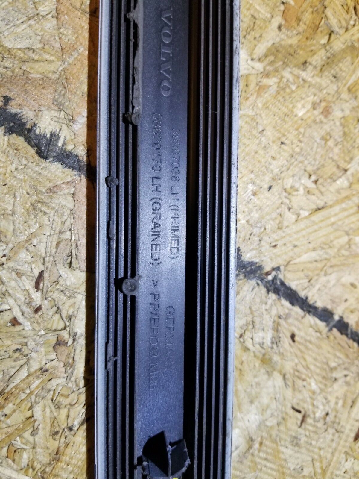 06 07 08 09 10 11 Volvo S40 Rear Left Driver Door Molding 2pcs OEM