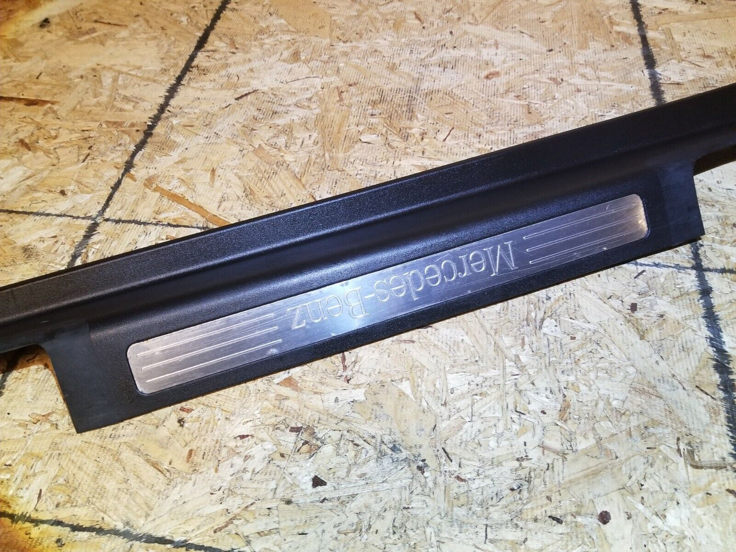 07 08 09 10 Mercedes R350 Front Left Driver Door Sill Scuff Trim OEM