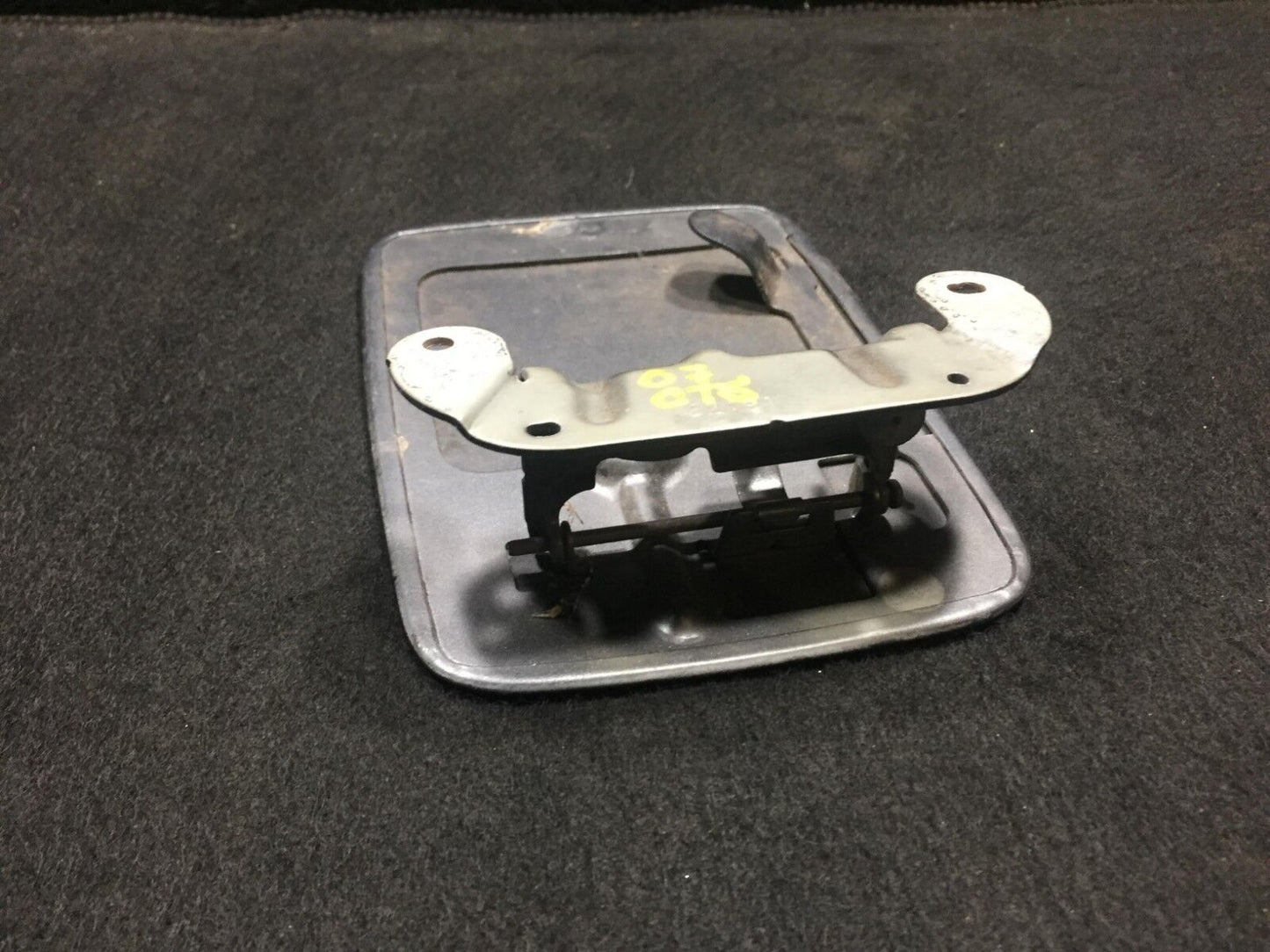 03 04 05 06 07 Cadillac CTS Fuel Tank Door Lid OEM D25