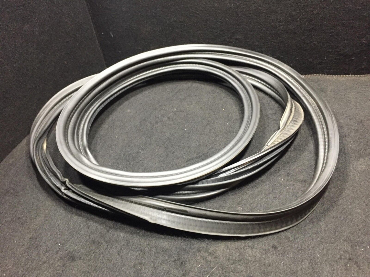 07 08 09 10 11 12 Nissan Versa Htchback Trunk Lid Weatherstrip Seal OEM D17