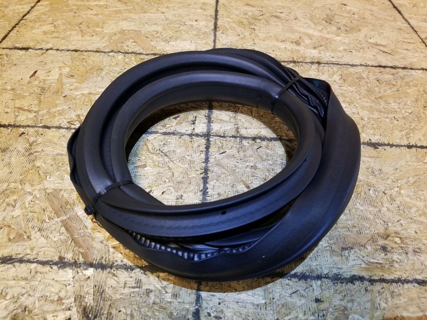 18 19 20 Ford Ecosport Rear Left Driver Door Weatherstrip Seal OEM 532 Miles